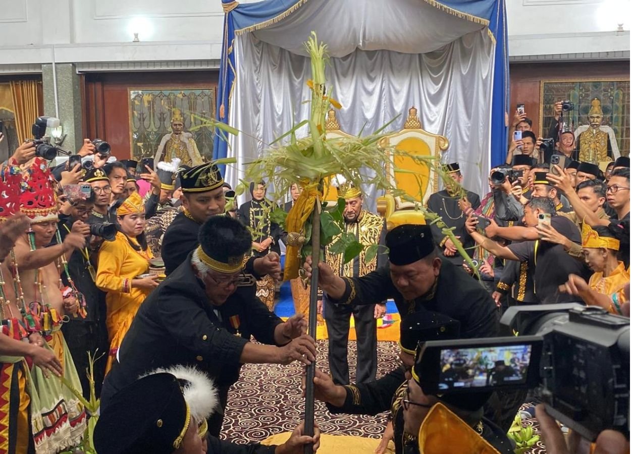 Tiang Ayu Berdiri, Erau Adat Kutai 2026 Resmi Dimulai - WartaRakyat.net